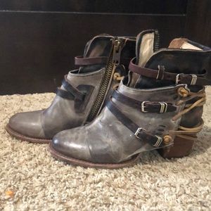 Freebird by Steven booties- Grey/tan size 8.